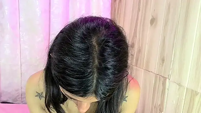 Snapshot of skinny_Yizz chatting on November 27, 8:22 pm skinny Yizz online show from November 27, 8:22 pm