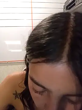 Snapshot of skinny_Yizz chatting on February 5, 7:46 am skinny Yizz online show from February 5, 7:46 am