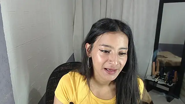 Snapshot of skinny_Yizz chatting on February 18, 8:27 pm skinny Yizz online show from February 18, 8:27 pm