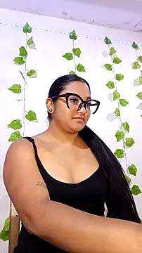 Snapshot of shayna_all chatting on December 17, 1:33 am shayna all online show from December 17, 1:33 am