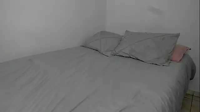 Dephne   online show from February 9, 10:25 pm