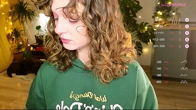 Snapshot of AliceKingsleigh chatting on January 12, 4:50 pm AliceKingsleigh online show from January 12, 4:50 pm