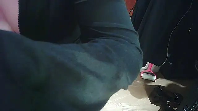 Snapshot of cindy01113520 chatting on February 6, 2:37 pm cindy01113520 online show from February 6, 2:37 pm