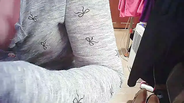 Snapshot of cindy01113520 chatting on February 20, 2:07 am cindy01113520 online show from February 20, 2:07 am