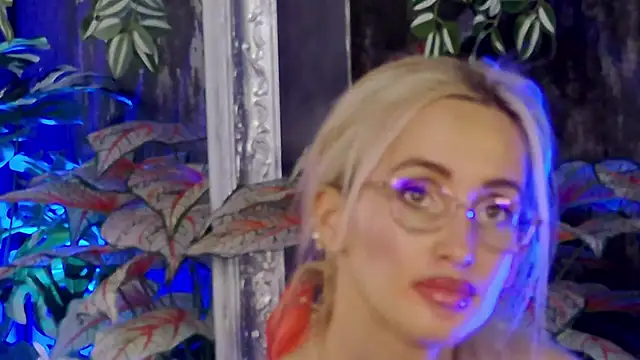 Snapshot of IsabelleEthan chatting on February 24, 9:10 am IsabelleEthan online show from February 24, 9:10 am