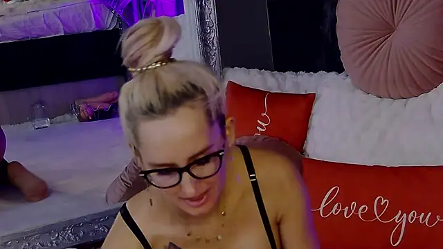 Snapshot of IsabelleEthan chatting on October 7, 1:14 am IsabelleEthan online show from October 7, 1:14 am