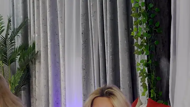 Snapshot of IsabelleEthan chatting on November 5, 1:16 am IsabelleEthan online show from November 5, 1:16 am