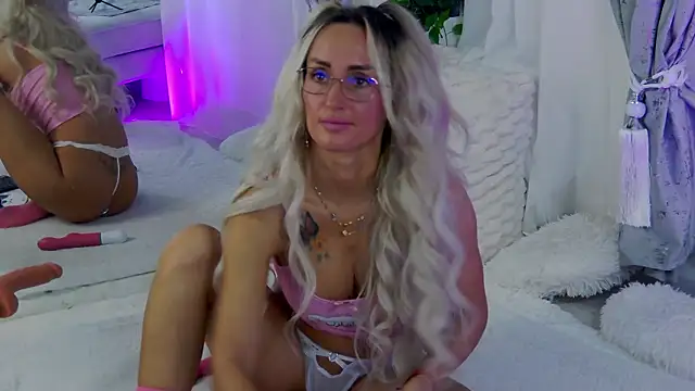 IsabelleEthan online show from January 8, 2:14 am