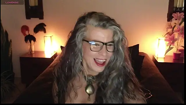 Snapshot of milfettefab chatting on February 2, 8:57 am milfettefab online show from February 2, 8:57 am