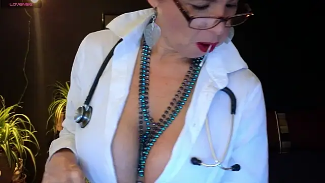 Snapshot of milfettefab chatting on October 4, 9:24 pm milfettefab online show from October 4, 9:24 pm