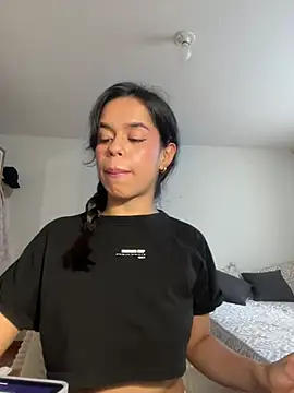 Snapshot of xlovelygirlx chatting on January 13, 10:24 pm xlovelygirlx online show from January 13, 10:24 pm