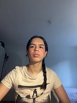 Snapshot of xlovelygirlx chatting on January 17, 10:23 pm xlovelygirlx online show from January 17, 10:23 pm