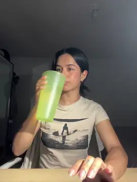 Snapshot of xlovelygirlx chatting on January 18, 1:30 am xlovelygirlx online show from January 18, 1:30 am