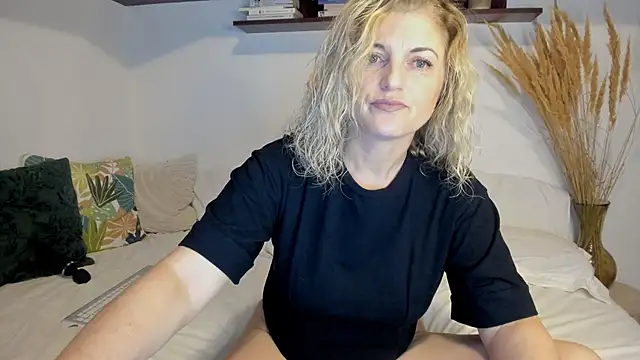 Jadore able online show from April 23, 1:40 am