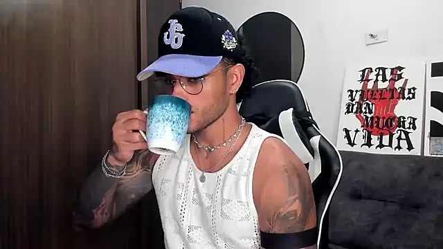 Alessandro Vanni online show from October 10, 1:15 am