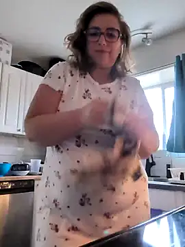 Snapshot of Canadian_BBW chatting on November 29, 8:01 pm Canadian BBW online show from November 29, 8:01 pm