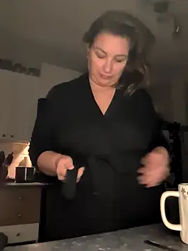 Snapshot of Canadian_BBW chatting on December 5, 2:36 pm Canadian BBW online show from December 5, 2:36 pm