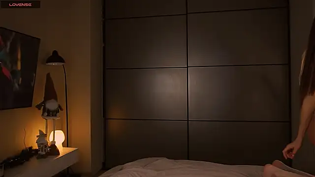  Miss Johansson  online show from December 19, 8:34 am