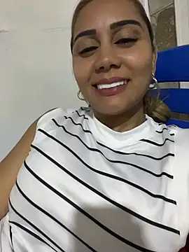 Snapshot of maymercy chatting on July 21, 3:42 am maymercy online show from July 21, 3:42 am