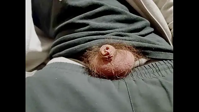 Snapshot of hairyuncut00 chatting on December 16, 8:26 pm hairyuncut00 online show from December 16, 8:26 pm