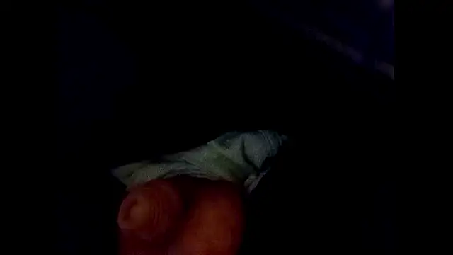 Snapshot of hairyuncut00 chatting on December 18, 10:02 pm hairyuncut00 online show from December 18, 10:02 pm