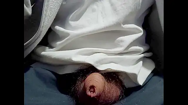 Snapshot of hairyuncut00 chatting on January 16, 6:59 pm hairyuncut00 online show from January 16, 6:59 pm