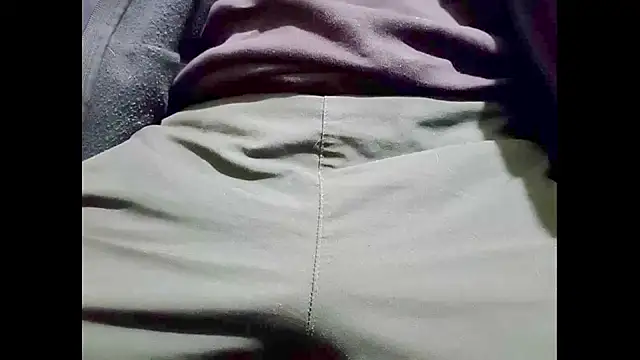 Snapshot of hairyuncut00 chatting on January 20, 9:43 pm hairyuncut00 online show from January 20, 9:43 pm