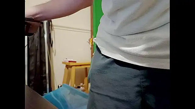 Snapshot of hairyuncut00 chatting on February 10, 11:45 pm hairyuncut00 online show from February 10, 11:45 pm