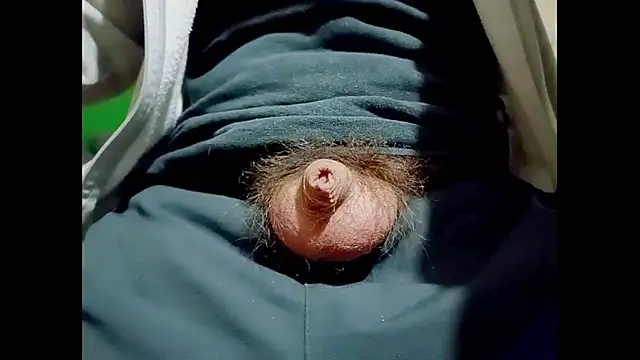 Snapshot of hairyuncut00 chatting on March 4, 9:54 pm hairyuncut00 online show from March 4, 9:54 pm