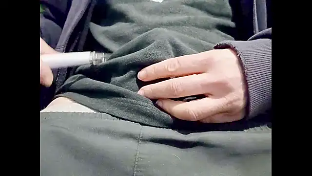 Snapshot of hairyuncut00 chatting on March 16, 5:28 pm hairyuncut00 online show from March 16, 5:28 pm