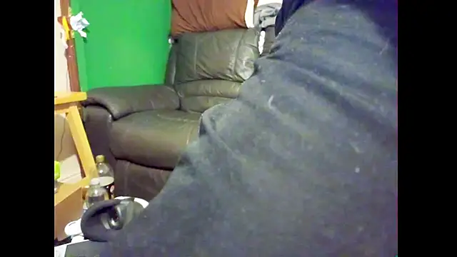 hairyuncut00 online show from March 12, 9:43 pm