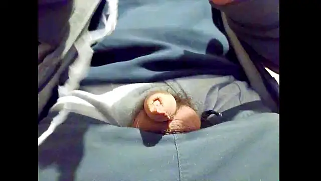 hairyuncut00 online show from March 17, 2:27 am