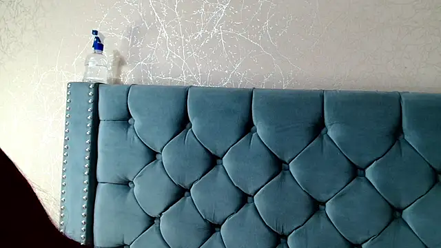 Imannejulienne online show from November 6, 1:17 am