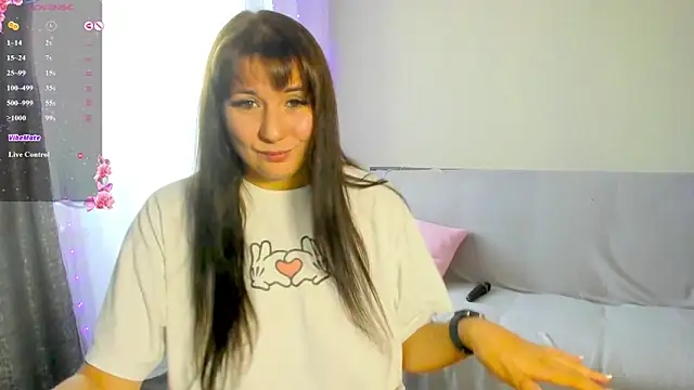 Snapshot of viki_love77 chatting on August 6, 3:52 am viki love77 online show from August 6, 3:52 am