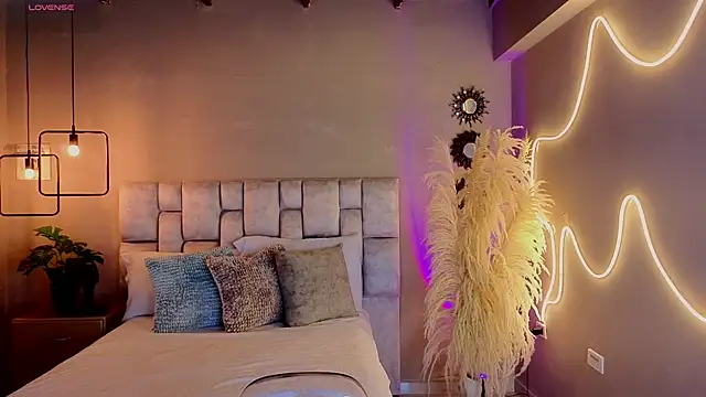 pamela reyes  online show from September 23, 7:06 pm