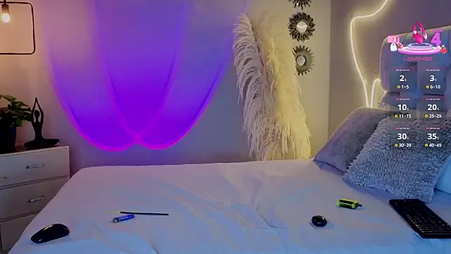 pamela reyes  online show from October 25, 6:24 pm