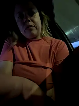 Snapshot of Blueskiiis3 chatting on December 13, 11:21 pm Blueskiiis3 online show from December 13, 11:21 pm