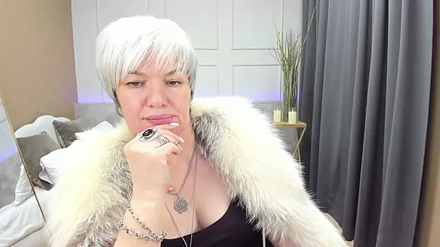 Snapshot of CarmenSoft chatting on December 23, 3:29 am CarmenSoft online show from December 23, 3:29 am