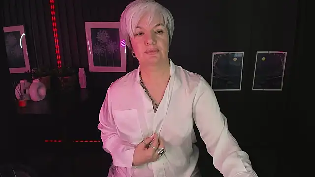 Snapshot of CarmenSoft chatting on January 3, 11:44 pm CarmenSoft online show from January 3, 11:44 pm