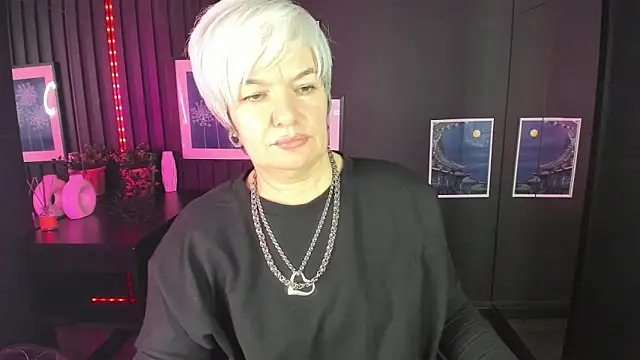 Snapshot of CarmenSoft chatting on January 4, 2:46 am CarmenSoft online show from January 4, 2:46 am