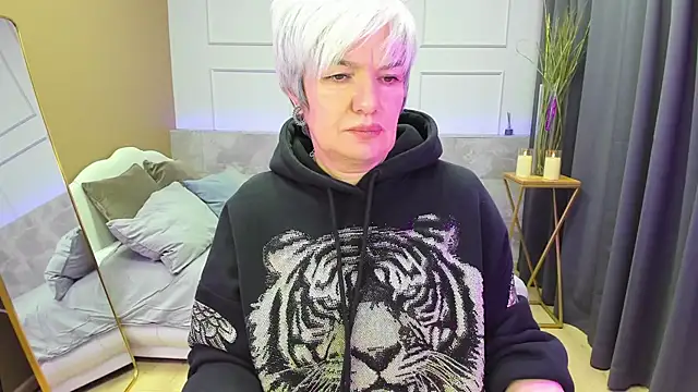 Snapshot of CarmenSoft chatting on January 6, 8:28 pm CarmenSoft online show from January 6, 8:28 pm