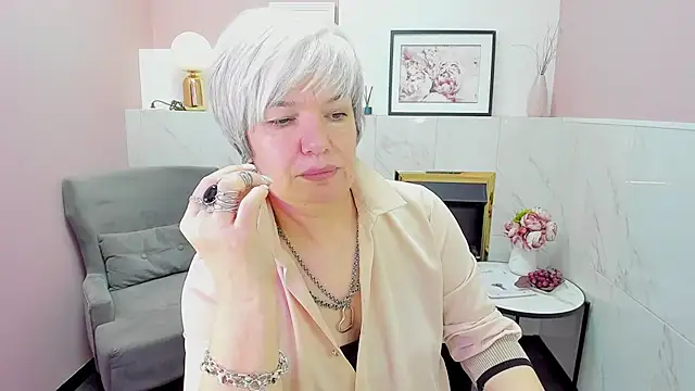 Snapshot of CarmenSoft chatting on January 8, 2:46 am CarmenSoft online show from January 8, 2:46 am