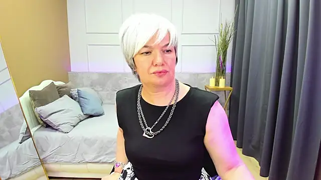 Snapshot of CarmenSoft chatting on January 13, 6:06 am CarmenSoft online show from January 13, 6:06 am