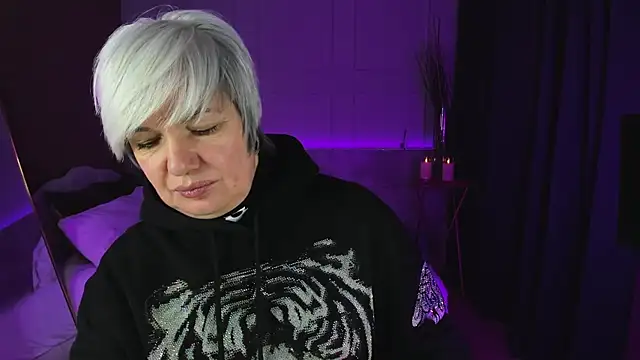 Snapshot of CarmenSoft chatting on February 1, 8:47 pm CarmenSoft online show from February 1, 8:47 pm