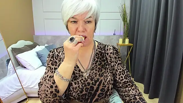 Snapshot of CarmenSoft chatting on February 2, 12:30 am CarmenSoft online show from February 2, 12:30 am