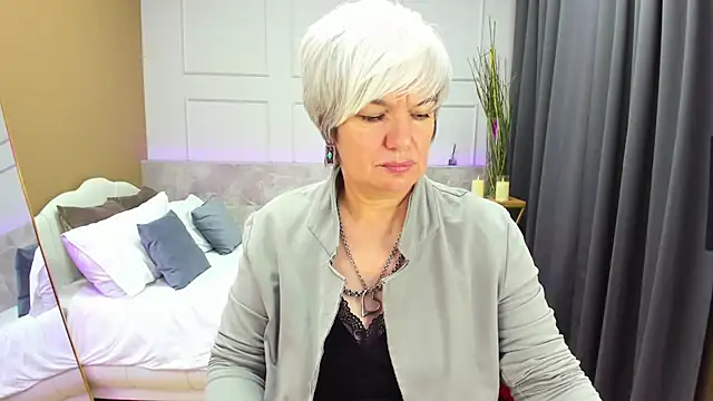 Snapshot of CarmenSoft chatting on February 3, 3:20 am CarmenSoft online show from February 3, 3:20 am