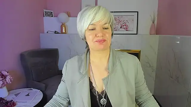 Snapshot of CarmenSoft chatting on February 6, 1:05 am CarmenSoft online show from February 6, 1:05 am