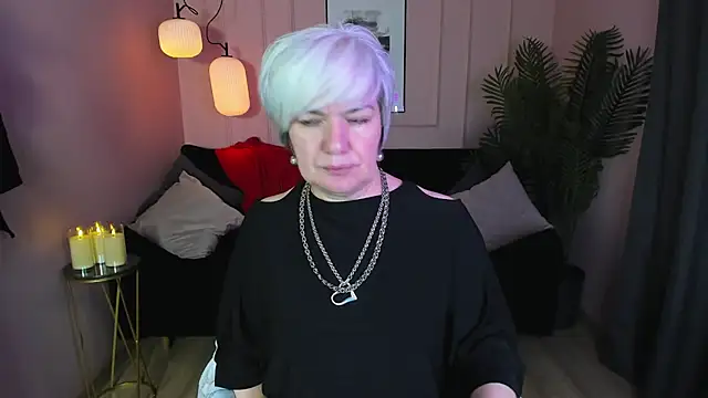 Snapshot of CarmenSoft chatting on February 9, 11:04 pm CarmenSoft online show from February 9, 11:04 pm