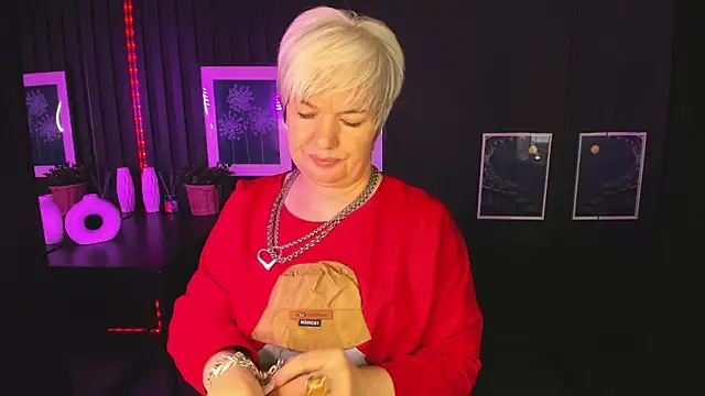 Snapshot of CarmenSoft chatting on February 15, 8:43 pm CarmenSoft online show from February 15, 8:43 pm