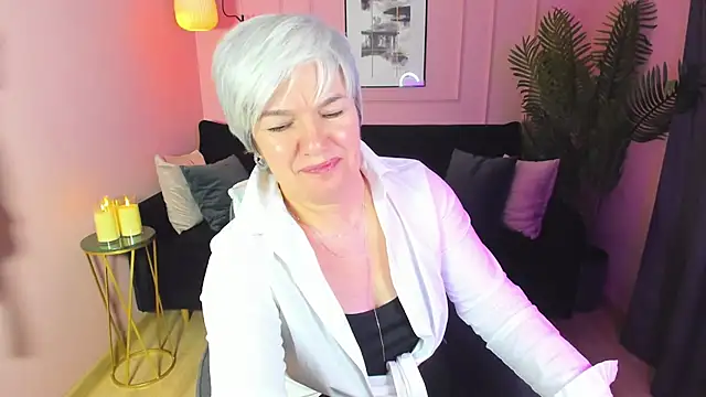 Snapshot of CarmenSoft chatting on February 19, 3:28 am CarmenSoft online show from February 19, 3:28 am